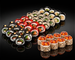 Sushi Set  "Červencový" + Líná rolka z lososa